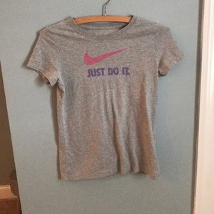 Girls Nike T-shirt